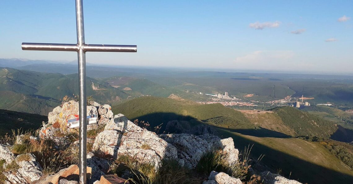 Montañismo en la zona de Robledo de Fenar